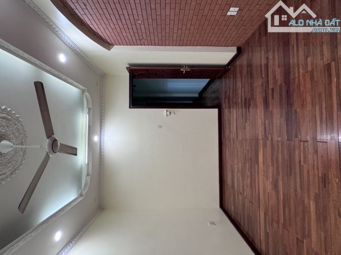 Hồ Tùng Mậu 42m. 6 tầng. Gần phố. 2 thoáng. Tặng toàn bộ nội thất. 8,5 tỷ.