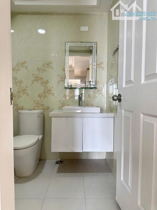 Chung cư 590, CMT8,P11, Quận 3:95m2,2p ngủ,2wc,NTCB, 14tr/th