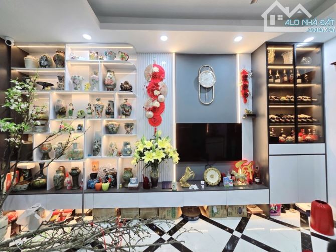 Nhà đẹp Hồ Tùng Mậu 48m. 5 tầng. Gần trường đại học lớn. Giao thông thuận tiện. 8,8 tỷ