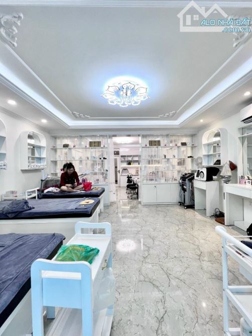 Bán nhà phân lô sát KĐT Yên Hoà - Vũ Phạm Hàm - DT 87m2, 7 Tầng, MT 5m, ô tô , 31 tỷ