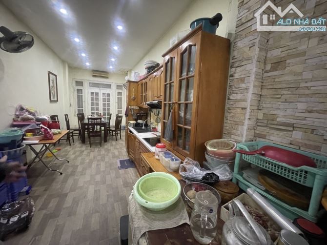 NHÀ VỈA HÈ RỘNG- KINH DOANH BẤT CHẤP-Ô TÔ ĐỖ CỬA -Ô CHỜ THANG MÁY-THÔNG-THOÁNG-CẦU GIẤY -