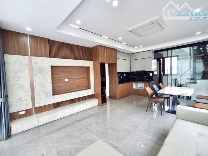 Bán nhà Nguyễn sơn-long biên,thang máy,gara oto,full nội thất,DT 38m,MT 4,2m, giá 9,3 tỷ