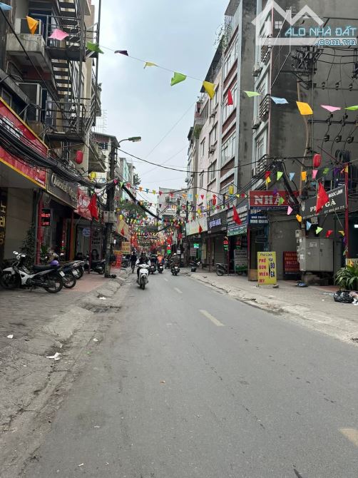 BÁN TÒA NHÀ NHÀ 8 TẦNG, DÒNG TIỀN 170TR/TH, ĐỐI DIỆN ĐẠI HỌC THƯƠNG MẠI, 100M2, Ô TÔ TRÁNH
