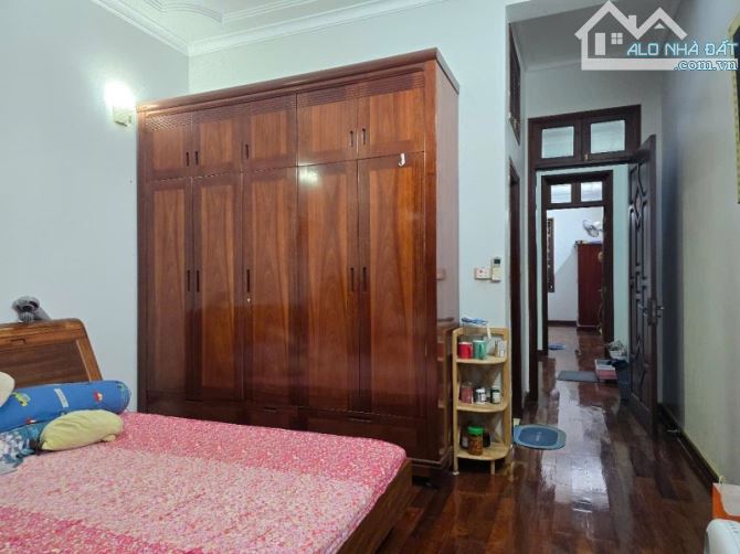 Bán nhà Phùng Chí Kiên - Nội thất đẳng cấp - ô tô dừng đỗ - phân lô - an ninh - có 1 0 2