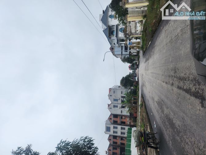 Bán đất biệt thự Đại Hoàng Long dt 270m mt 15m hướng tb giá 23.5 tỷ