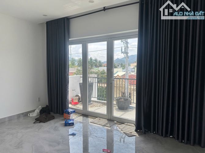 Bán Nhà 3 Tầng Hẻm Lương Định Của Phường Ngọc Hiệp Nha Trang . Giá 3 tỷ 5