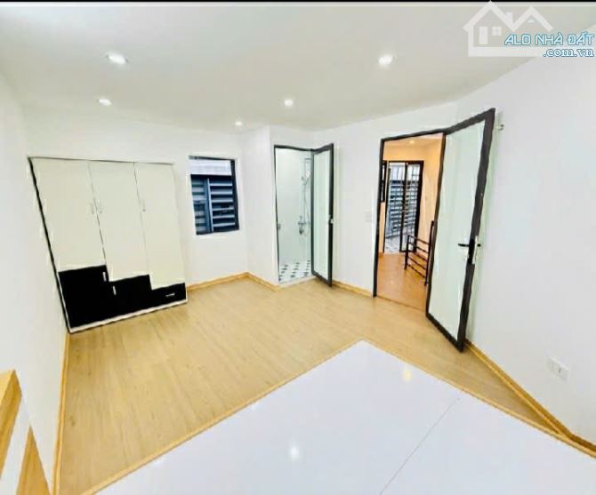 BÁN NHÀ Thịnh Liệt LÔ GÓC 30 m² – 2 Mặt Thoáng – Ngõ Rộng – 5 Tầng Đẹp – Giá Tốt 6.5 tỷ
