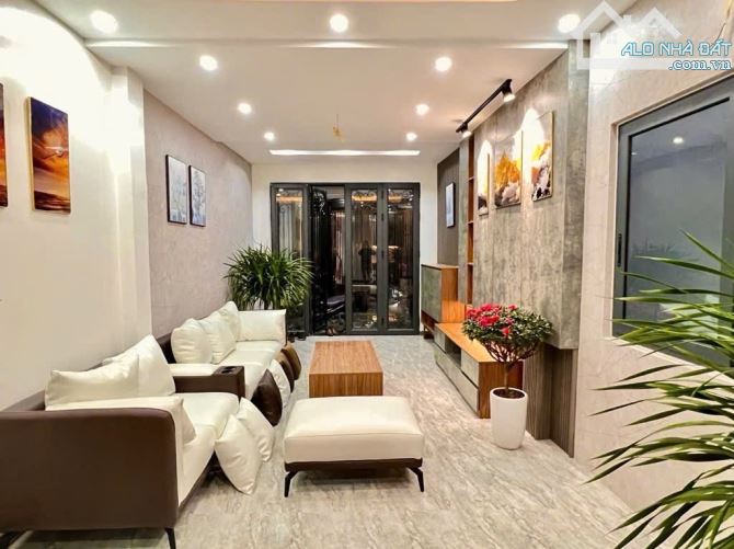 TRUNG TÂM QUẬN - NGÕ ĐẸP THÔNG - Ô TÔ VÀI MÉT - TIỆN ÍCH BẠT NGÀN - 3 BƯỚC RA HỒ