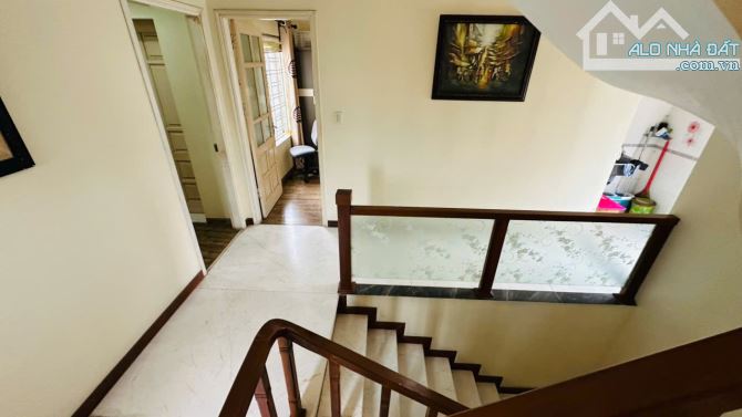 Biệt thự 4 tầng Lạch Tray (gần ĐHHH) - 180m2 - sân vườn, hồ cá Koi - giá cực tốt - 10