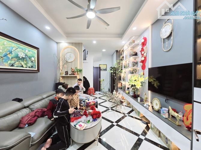 Nhà đẹp Hồ Tùng Mậu 48m. 5 tầng. Gần trường đại học lớn. Giao thông thuận tiện. 8,8 tỷ - 11