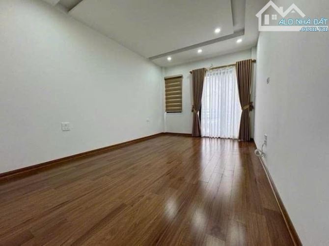 36m2 x 5 tầng , cách 10m ra đường ô tô? Đối diện Aeon mall Long Biên, cách cầu Vĩnh Tuy 30 - 1