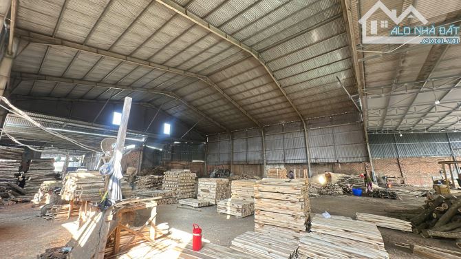 CHO NHÀ THUÊ XƯỞNG GẦN 2000m2 P.TÂN HOÀ ĐƯỜNG XE CÔNG - 1