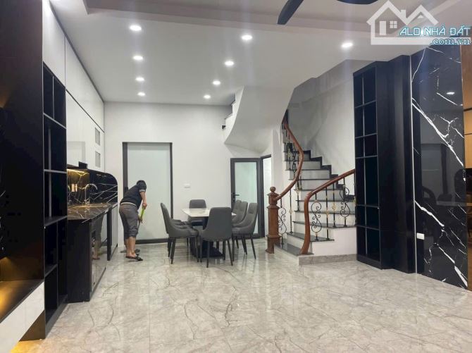 BÁN NHÀ TRƯƠNG ĐỊNH, DT 45M x 5 TẦNG, MT 4.9M, NHỈNH 8 TỶ, NHÀ THOÁNG TRƯỚC SAU,VỊ TRÍ ĐẸP - 1