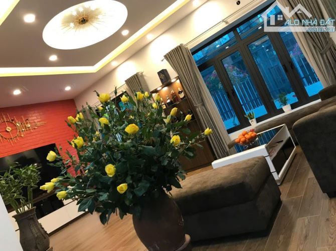 Bán Nhà Đông Tác 50m2, 7 Tầng Thang Máy, Oto Tránh, Vỉa Hè 15.5 Tỷ - 1