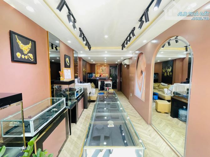 Ngộp bank 20 tỷ, mặt tiền Nguyễn Đình Chiểu, Q3, đoạn 2 chiều, thuê khoáng 70tr/tháng - 1