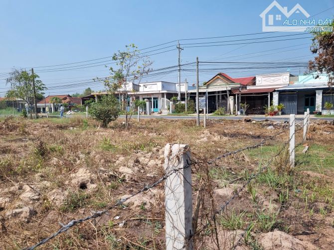 1182m2 có 400m2 thổ cư. 25m mặt tiền nhựa. 270tr 1m ngang - 1