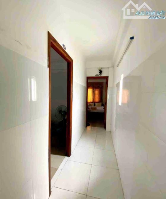 Bán căn nhà nghỉ mặt tiền đường Đào Sư Tích, Chủ cần tiền sang lại - 1