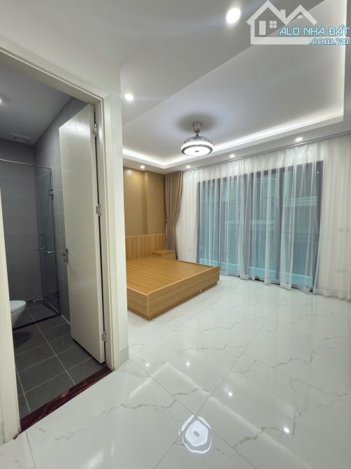 Bán nhà Hoàng Quốc Việt 65m 6T mt5.2m giá chỉ 21.5 tỷ - 1