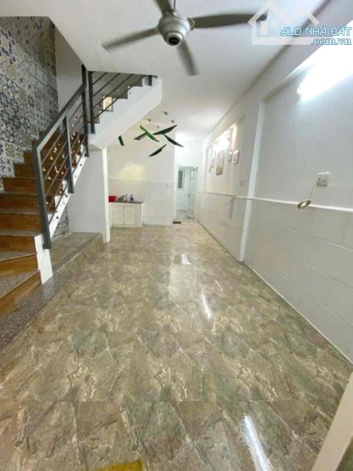 Cho thuê nhà mới 2 tầng (4x16m) 3PN hẻm C1 Phạm Hùng P5Q8 - 1