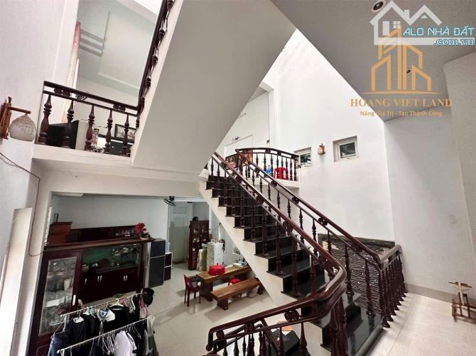 Bán nhà mặt tiền mặt tiền 1 trệt 3 lầu - đường Hà Huy Tập  - Diện tích : 7,7x30m  - Thổ cư - 1