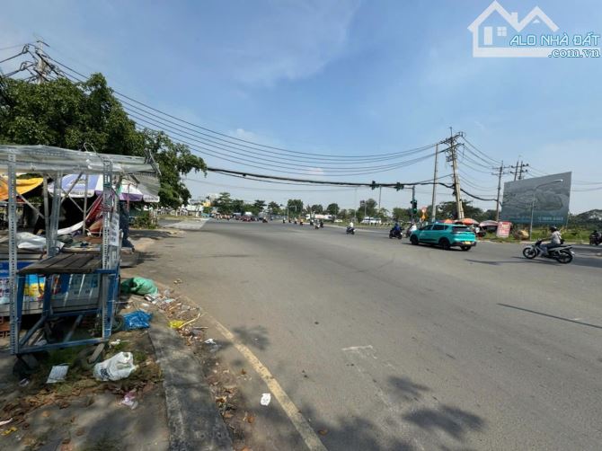 cho thuê 3000m2 đất trống góc 2 mặt tiền ngay 3 khu dân cư Nguyễn Văn Linh bình chánh - 1