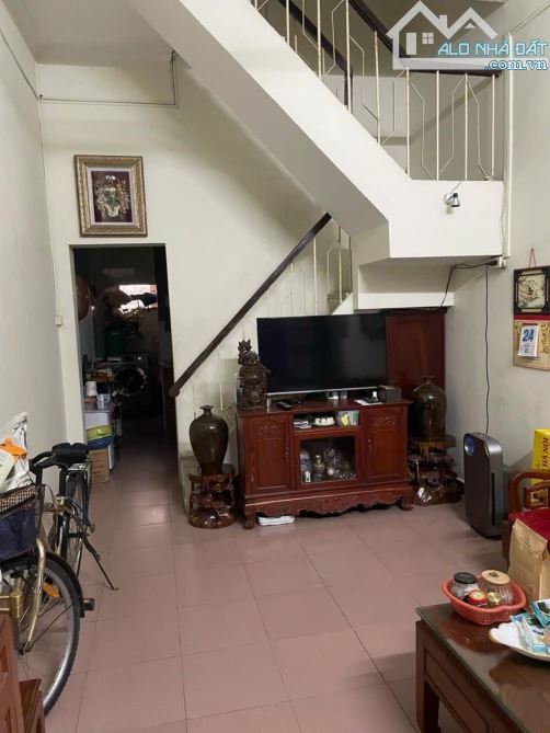 BÁN NHÀ NGUYỄN VĂN CỪ - Khu Cán Bộ -4 tầng -Oto ngang cửa- 41m2- chỉ nhỉnh 10T - 1