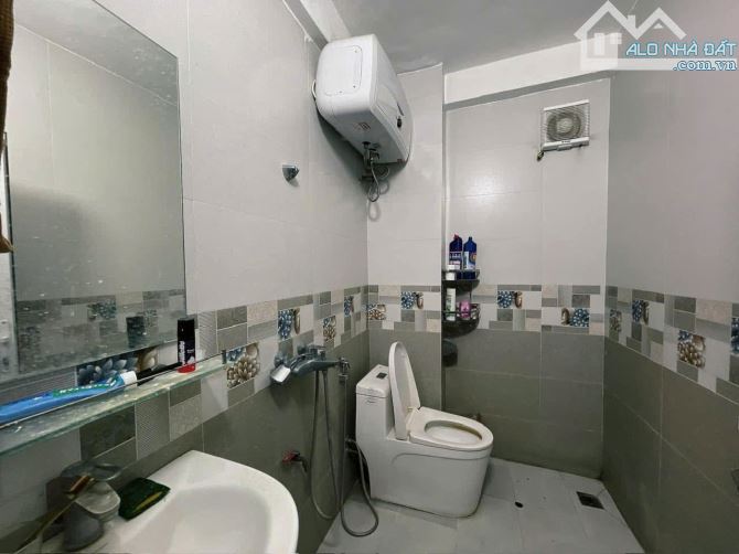 SIÊU HIẾM - NHÀ ĐẸP PHỐ HÀO NAM - 50M RA Ô TÔ - 5 TẦNG DÂN XÂY CHẮC CHẮN - Ở NGAY - KINH D - 1