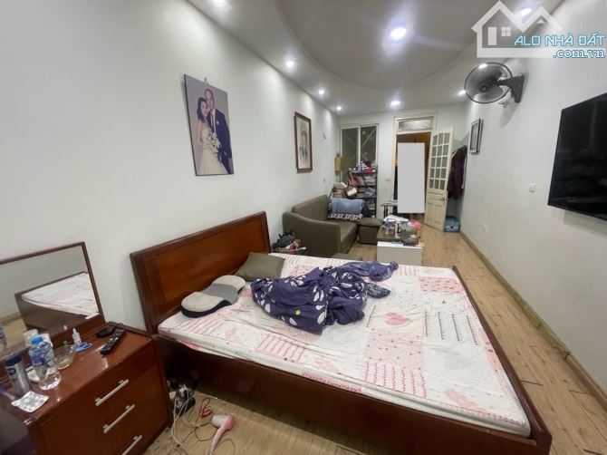 NHÀ VỈA HÈ RỘNG- KINH DOANH BẤT CHẤP-Ô TÔ ĐỖ CỬA -Ô CHỜ THANG MÁY-THÔNG-THOÁNG-CẦU GIẤY - - 1