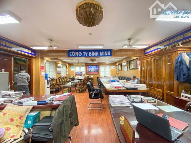 BÁN TÒA VĂN PHÒNG NGOẠI GIAO ĐOÀN - 6 TẦNG - THANG MÁY - Ô TÔ TRÁNH - VỈA HÈ RỘNG . 130M - 1