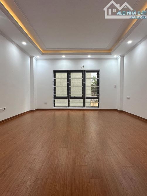 Cần bán gấp nhà lô góc Phố Trần Thái Tông 200m2 8 tầng nổi 1 hầm mặt tiền 16m giá 160 tỷ - 1
