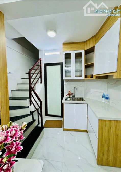 BÁN NHÀ Thịnh Liệt LÔ GÓC 30 m² – 2 Mặt Thoáng – Ngõ Rộng – 5 Tầng Đẹp – Giá Tốt 6.5 tỷ - 1