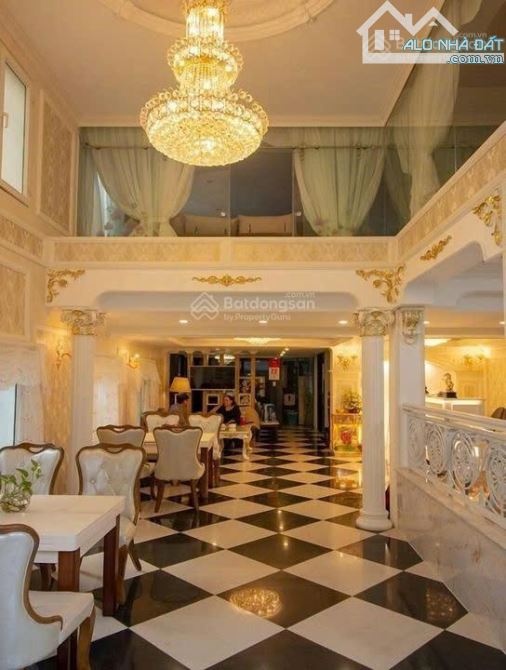 30 tỷ! Bán khách sạn vip Cmt8 Phường 7 Quận Tân Bình, DT 7.4x23m, 7 tầng, HĐT 150 triệu - 1