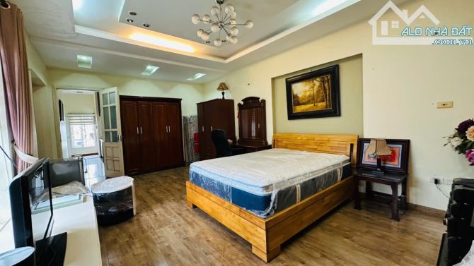 Biệt thự 4 tầng Lạch Tray (gần ĐHHH) - 180m2 - sân vườn, hồ cá Koi - giá cực tốt - 12