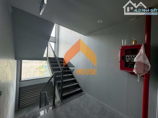 Ú OÀ ^^, Sàn văn phòng STYLE hiện đại ngay Trần Não giá hạt dẻ ạ - 13