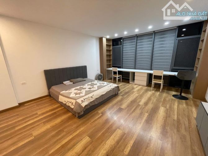 Bán tòa văn phòng hoàng quốc việt vỉa hè thang máy 79m2 giá 36tỷ - 2