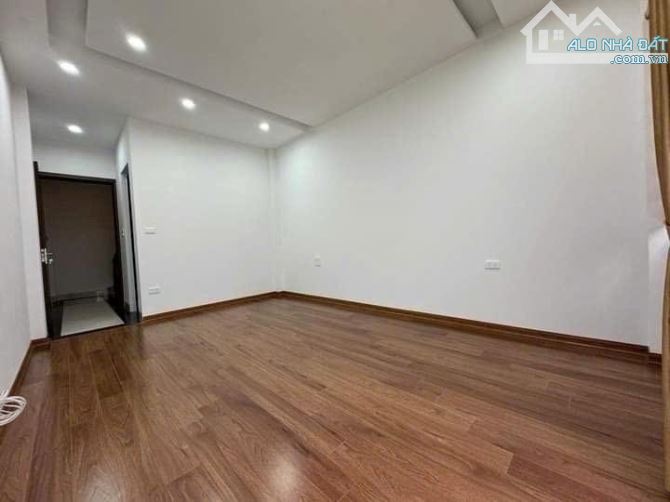 36m2 x 5 tầng , cách 10m ra đường ô tô? Đối diện Aeon mall Long Biên, cách cầu Vĩnh Tuy 30 - 2