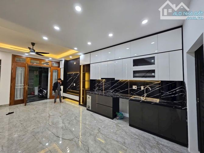BÁN NHÀ TRƯƠNG ĐỊNH, DT 45M x 5 TẦNG, MT 4.9M, NHỈNH 8 TỶ, NHÀ THOÁNG TRƯỚC SAU,VỊ TRÍ ĐẸP - 2