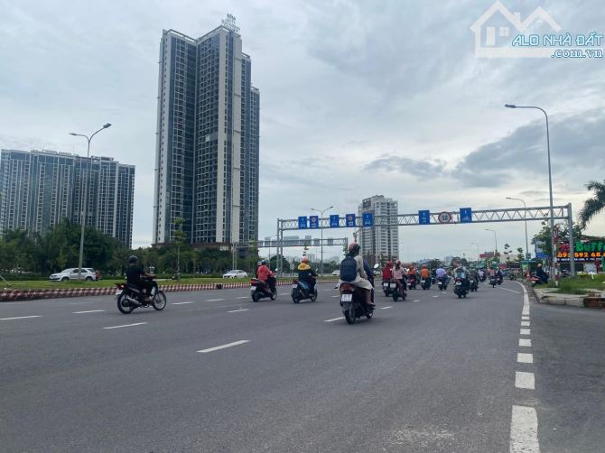 MẶT TIỀN NGUYỄN VĂN LINH - TÂN THUẬN TÂY Q7 - 152M2 NGANG 8M - DÒNG TIỀN SẴN - CHỈ 16 TỶ - 2