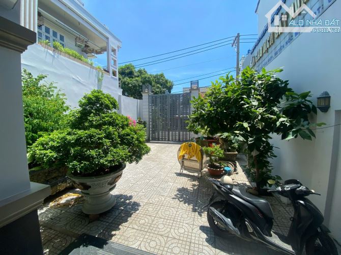 Bán biệt thự mái thái siêu đẹp đường Tân Hiệp Hóc Môn, ngộp bank - 2