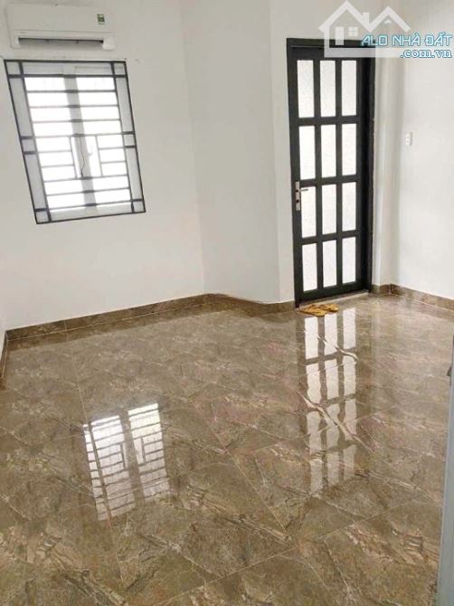 Cho thuê nhà mới 2 tầng (4x16m) 3PN hẻm C1 Phạm Hùng P5Q8 - 2