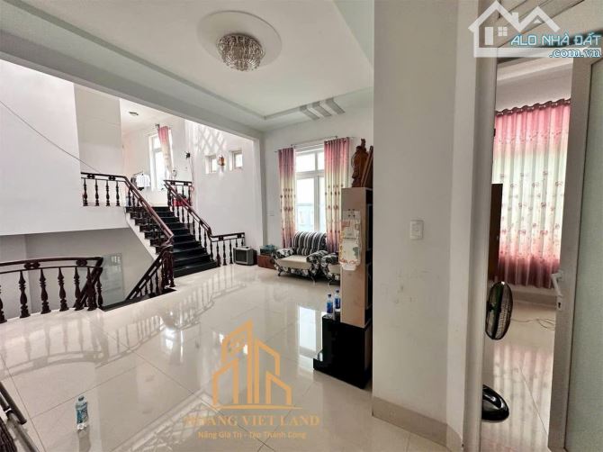 Bán nhà mặt tiền mặt tiền 1 trệt 3 lầu - đường Hà Huy Tập  - Diện tích : 7,7x30m  - Thổ cư - 2