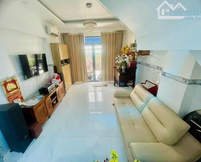 NHÀ ĐẸP 2 TẦNG, 45M2 - BỆNH VIỆN HỒNG ĐỨC, SÁT HẺM Ô TÔ - 4 tỷ 7 NHỈNH - 2
