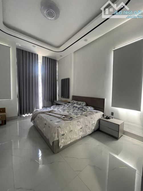 NHÀ MĂT TIỀN ĐƯỜNG NGUYỄN TRÃI PHỐ CŨ DT 8x18.5m GIÁ 19.5 TỶ - 2