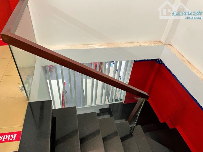 NHÀ 1 TRỆT 2 LẦU + SÂN THƯỢNG MẶT TIỀN NGUYỄN TRÃI DT 6.45x29m GIÁ 13.5 TỶ - 2