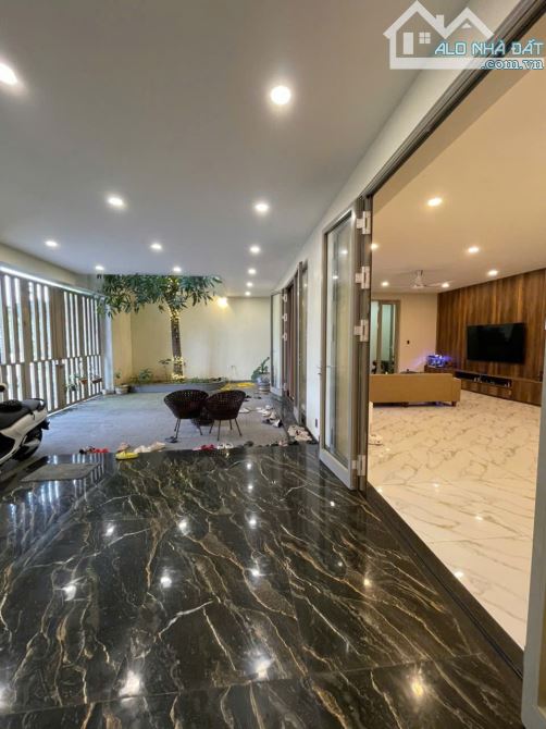 Bán biệt thự 270m2 - 3 tầng đường Anh Thơ sát Sông Hàn, khu Nam Việt Á - 2