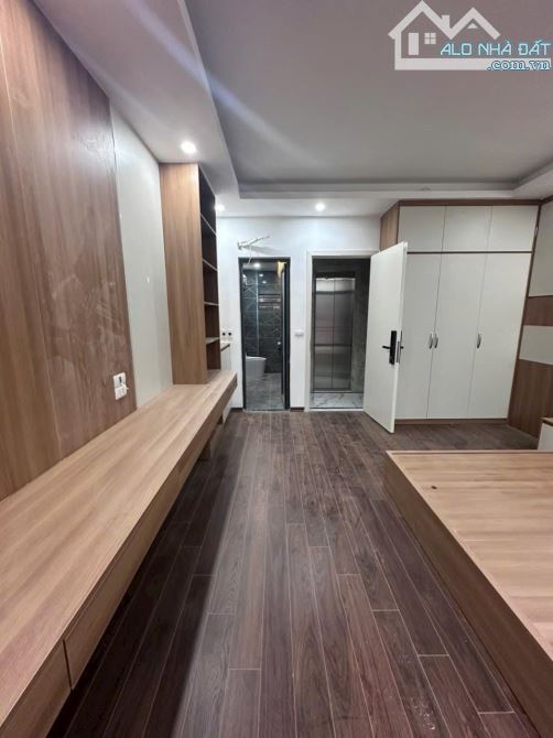 Bán nhà Hai bà trưng, hồng mai, ngõ quỳnh ,thanh nhàn. Giá 8.3 tỷ có thang máy - 2