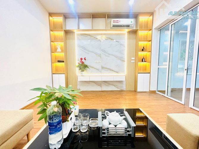 Bán nhà Trương Định - xây mới - 3 thoáng ngõ nông - DT 50m² giá 8.8 tỷ. - 2