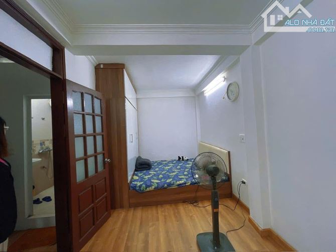 SIÊU HIẾM - NHÀ ĐẸP PHỐ HÀO NAM - 50M RA Ô TÔ - 5 TẦNG DÂN XÂY CHẮC CHẮN - Ở NGAY - KINH D - 2