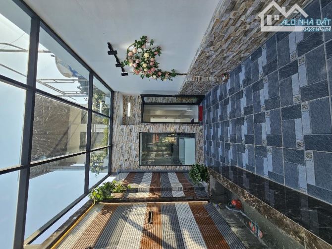 Nhà Ngọc Lâm 40m2, 4 tầng, ô tô đỗ ngày đêm, trước nhà sân rộng, khu dân trí cao - 2