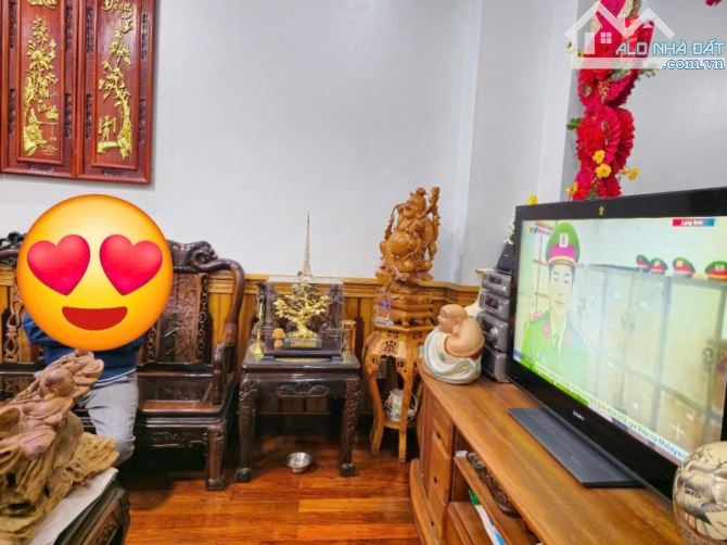Bán nhà Phùng Chí Kiên - Nội thất đẳng cấp - ô tô dừng đỗ - phân lô - an ninh - có 1 0 2 - 2